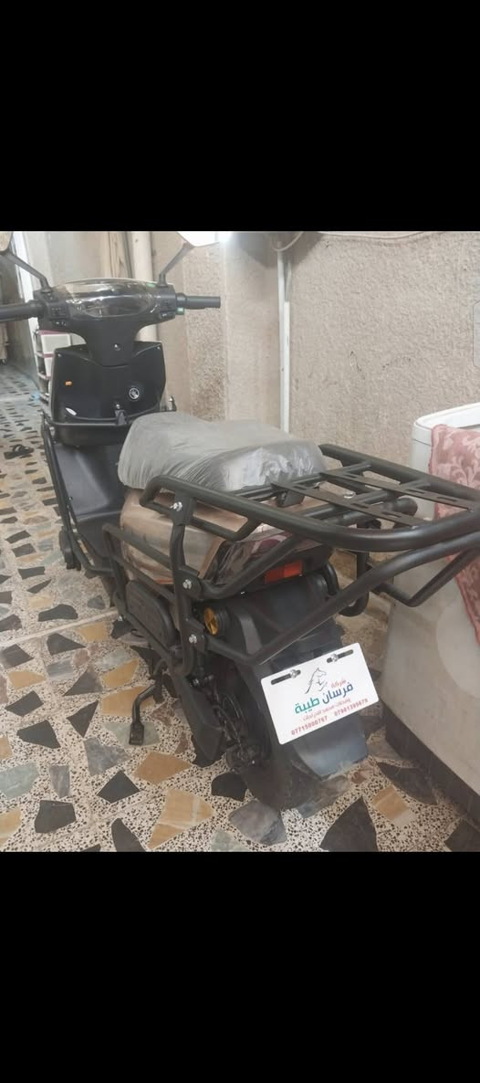 دراجة شحن سكنس
سرعة ٨٠ ، تمشي ٤٠ كيلو بالشحنة الوحدة، دبل سويج، دبل إشارة، دبل بصمة، نظام حماية ضد السرقة، درع من جميع الاتجاهات، دراجة جديدة مثل ما موضح بالصور 
بس تحتاج بطاريات 
السعر ٤٥٠ 
للاتصال : ***********
