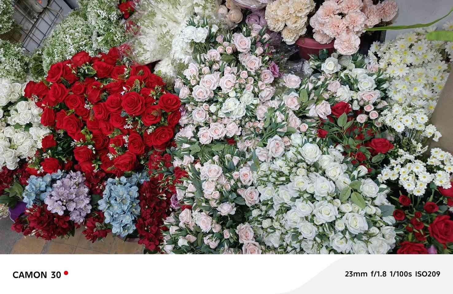 متوفر جميع انواع الورد الصناعي والاكسسوارات جمله ومفرد
توصيل بغداد وجميع المحافظات 
***********
قناة تلي كرام https://t.me/roz_fatoma
