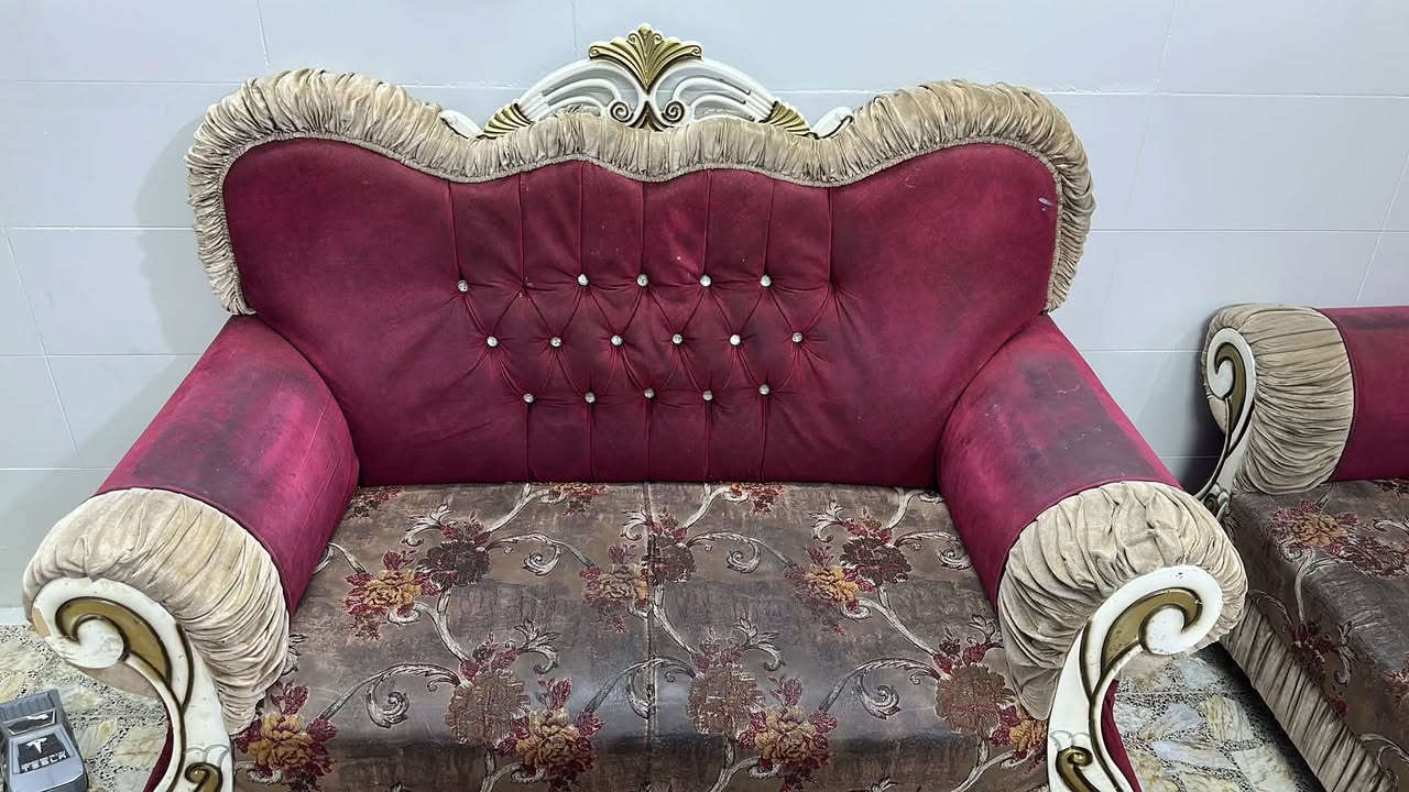 تخم 10 مقاعد درجه اولئ بي ضرر بسيط واحد من الكراسي رجلة مكسورة للبيع مكانة بغداد. البلديات ***********
