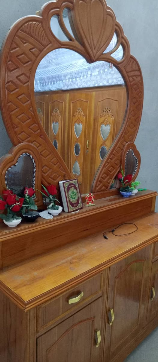 غرفه نوم اخو جديد كامل ملحقات موجود امامك بصوره وفيديو والنظافة100%
للاستفسار وتواصل اتصال على الرقم ***********
او تواصل عبر واتساب 
السعر1,450,000وبي مجال للطيبين
