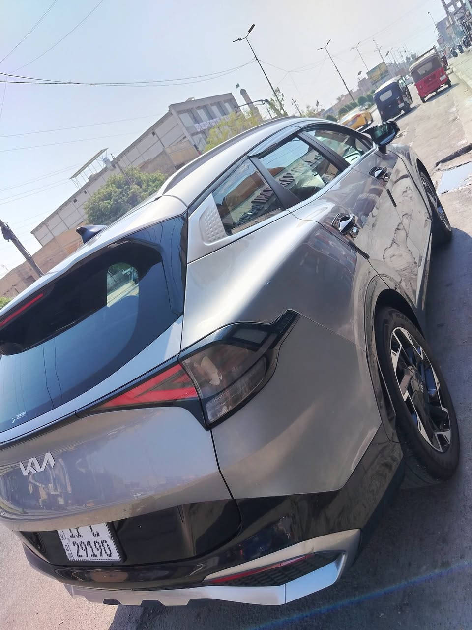 سياره للبيع سبورتج موديل 23فول موصفات من عده الفتحه باسمي رقم بغداد جاهزه من كلشي جاملغ خلفي فقط موضح ب السونر عنوان بغداد *********** الشراي يخابر السعر 160$ وبيه مجال شي بصيط
