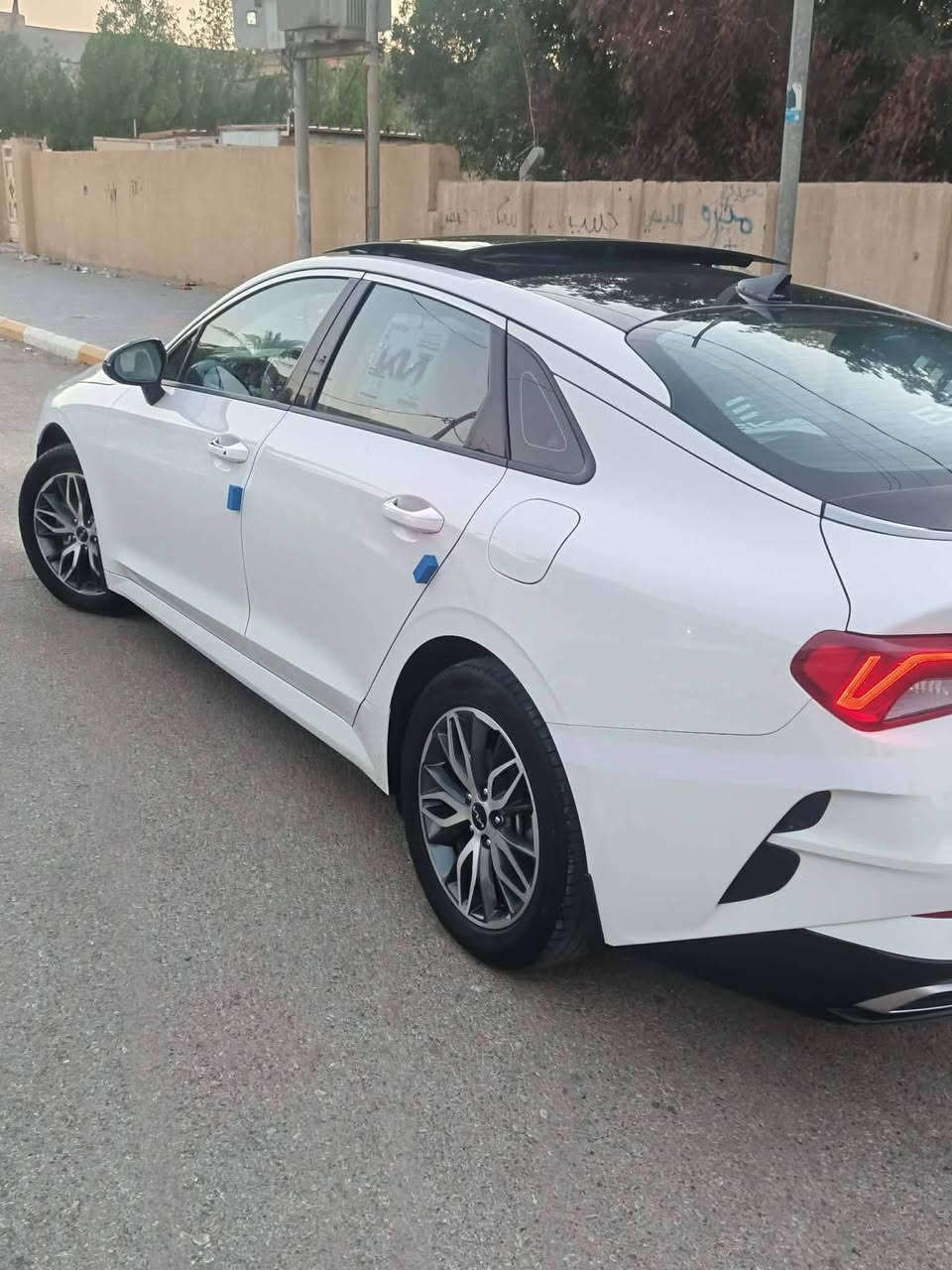 كيا كي فايف (K5)
موديل 2023 فول مواصفات 1/1 
خليجي محرك (2000) دوش  

 كشنات جلد 

كشنات كهرباء 
مري شفط 
حساسات 
شاشه كبيره تدعم كار بلي 
كامره 
تحديد مسار 
 
مانع انزلاق 

تبريد قطعتين  

ويل حجم 17 كروم 

حساس اطارات 

5 وضعيات قيادة 

وباقي مواصفاتها المعروفه 
ماشية 50  الف حقيقي  وقابله للزياده 

السيارة كلش جديدة بيه بنيد تبديل بدون دواخل وشويه بارد فقط مؤشر عليه والباقي كفاله عامه 

السياره رقم اربيل والسنوية لغايه 2030
 تريد تحويل او وكاله 
مكان السياره واسط النعمانيه 
للاستفسار الاتصال *********** او ***********
