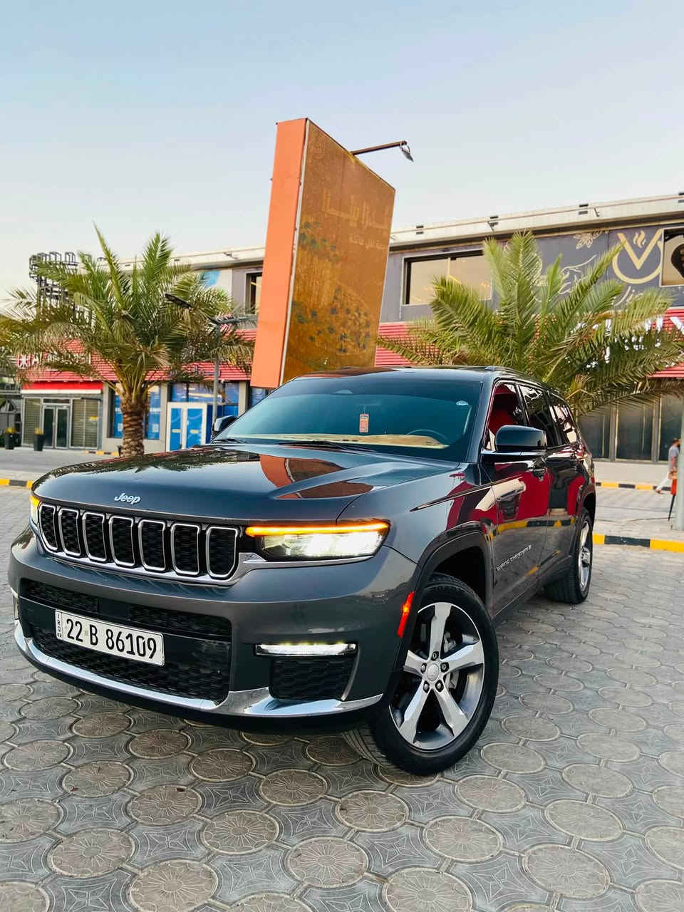 جيب 2021 كراند شيروكي ليمتد
🔵الموصفات(سقف بنورما كشنات جلد وتدفئة الكراسي الاماميه والخلفيه كراسي كهربائي سبعه راكب سته سلندر رادر امامي وخلفي وجانبي خزن ميموري اشاير مري بصمة جنطه كهربائي وتشغيل عن بعد)وباقي الموصفات المعروفه
🔵الحادث(اطراف الجاملغات والبنيد بدون ضرر الدواخل) 
عداد المسافه 42 الف ميل 
رقم اربيل مداور او وكاله 
العنوان:النجف-حي الجامعه
للأستفسار اكثر 
***********
اتصال او وتساب 
السعر:275 ورقه
