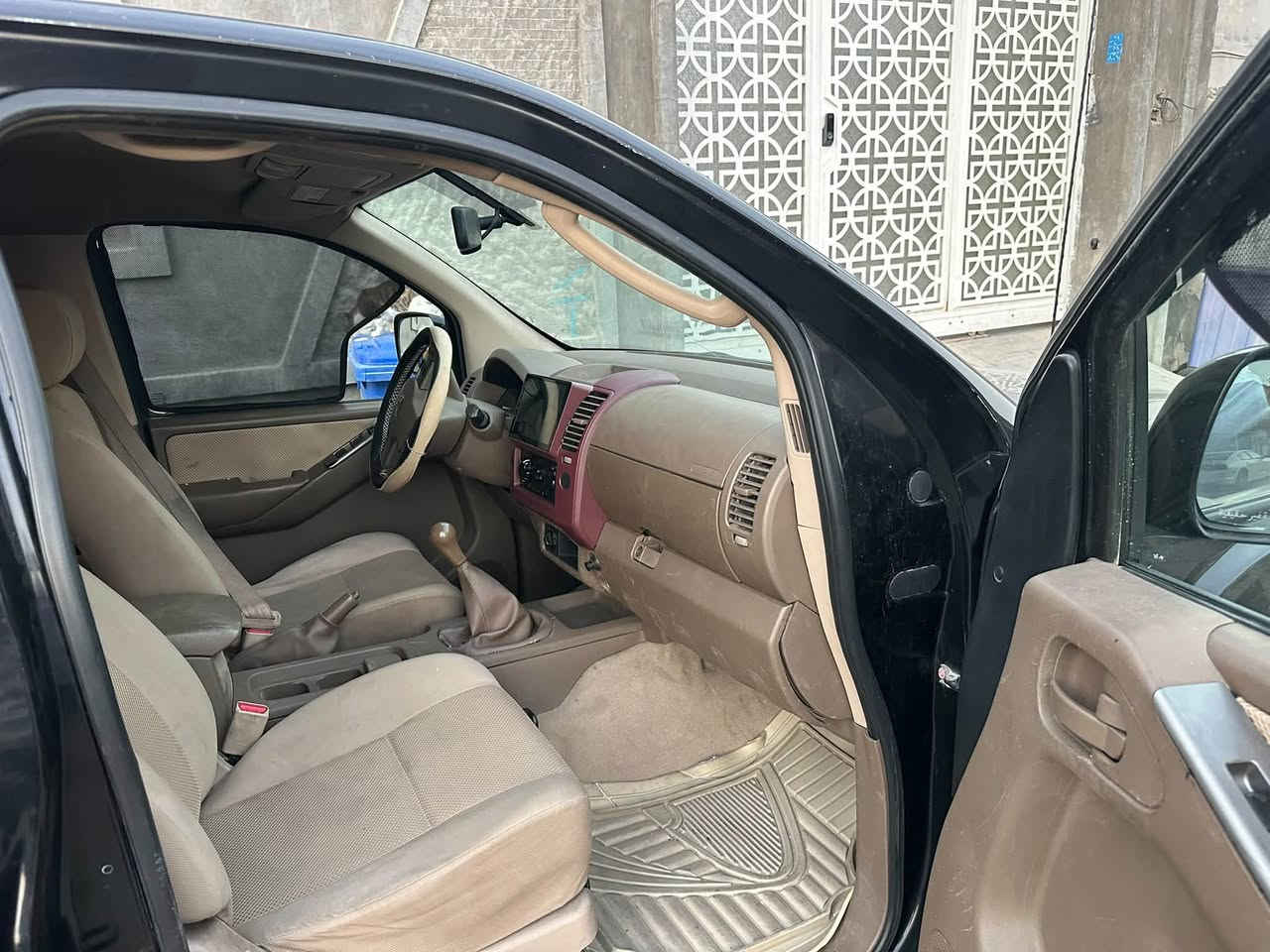 السلام عليكم 
بيكب نيفاره فور ويل كاز مديل ١٣ 
سياره جاهزه من كلشي مكفوله بيه بارد بلبنيد وشويه بلباب
رقم جديد وسنويه جديده مكاني بصره القديمه
 كير عادي سعر (١٢٨) 
***********
