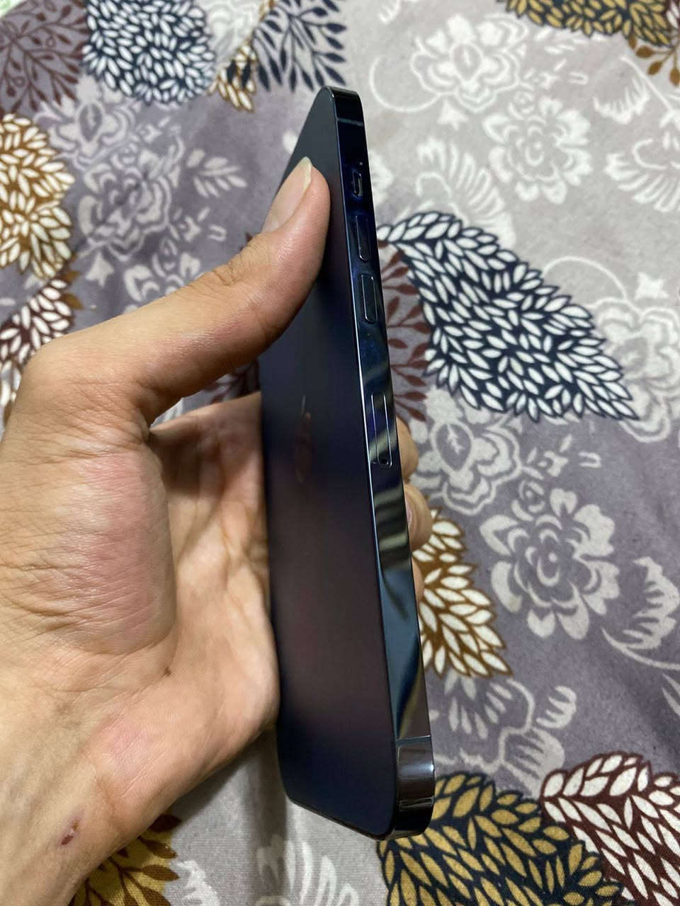 📱 للبيع iPhone 12 Pro Max – Gold ✨
🔹 اللون: ازرق 

🔹 السعة: 128GB /بطاريه 73🔋

🔹نسخة الشرق الأوسط 

🔹 استعمال شخصي ، ونظيف جداً

🔹 مامبدل أي قطعة، والجهاز بحالة ممتازة وجاهز لأي فحص.

💰 السعر:475,000وبي مجال بسيط 

📍 الموقع: بغداد – شعب حي اور 

📞 للتواصل: ***********
