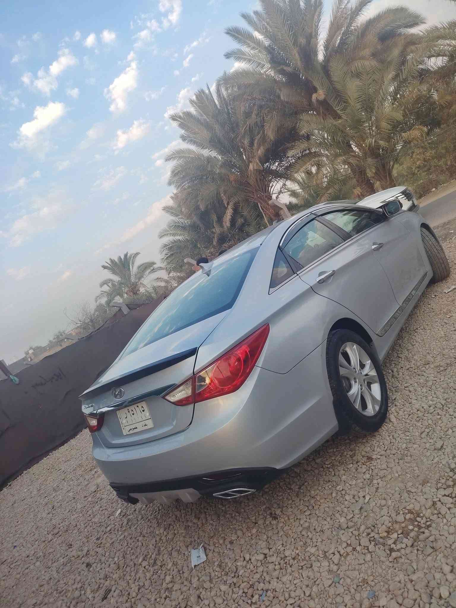سلام عليكم ورحمة الله وبركاتة 

للبيع فقط سوناتا وارد امريكي موديل 2011 لون سلفري رصاصي ليبل واحد 
بس القماره مصبوغه  اثر جراد وباب مبدله مال السايق بالعراق يعني داخله كلين  وين متريد افحص سونار  رقم بغداد الالماني 
كير مكينه مكفولات برغي مامفتوح تبريد ثلج تحكمات ستيرن شاشه كبيره كامره خلفيه  
 السيارة كلش حلوه بالواقع 
مكاني بابل    السعر 105 وبيها مجال قليل 
 رقم الهاتف *********** بي واتساب
