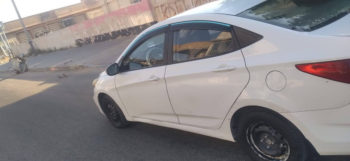 سيارة اكسنت ٢٠١٣ مكينه وكير جدد مكينه ١٦٠٠ رقم قادسية سنوية لغاية ٢٠٢٨ بيها جوملغ امامي وبيها صبغات وتبريد ثلج تخم تاير حداديه جديده بس درايم واحد مو تمام وارد خليجي بيها قاصر وما اندل صاحبها اتعهد سرقة وعشاير سعرها ٥٩ وبيها مجال مكاني نجف ***********
