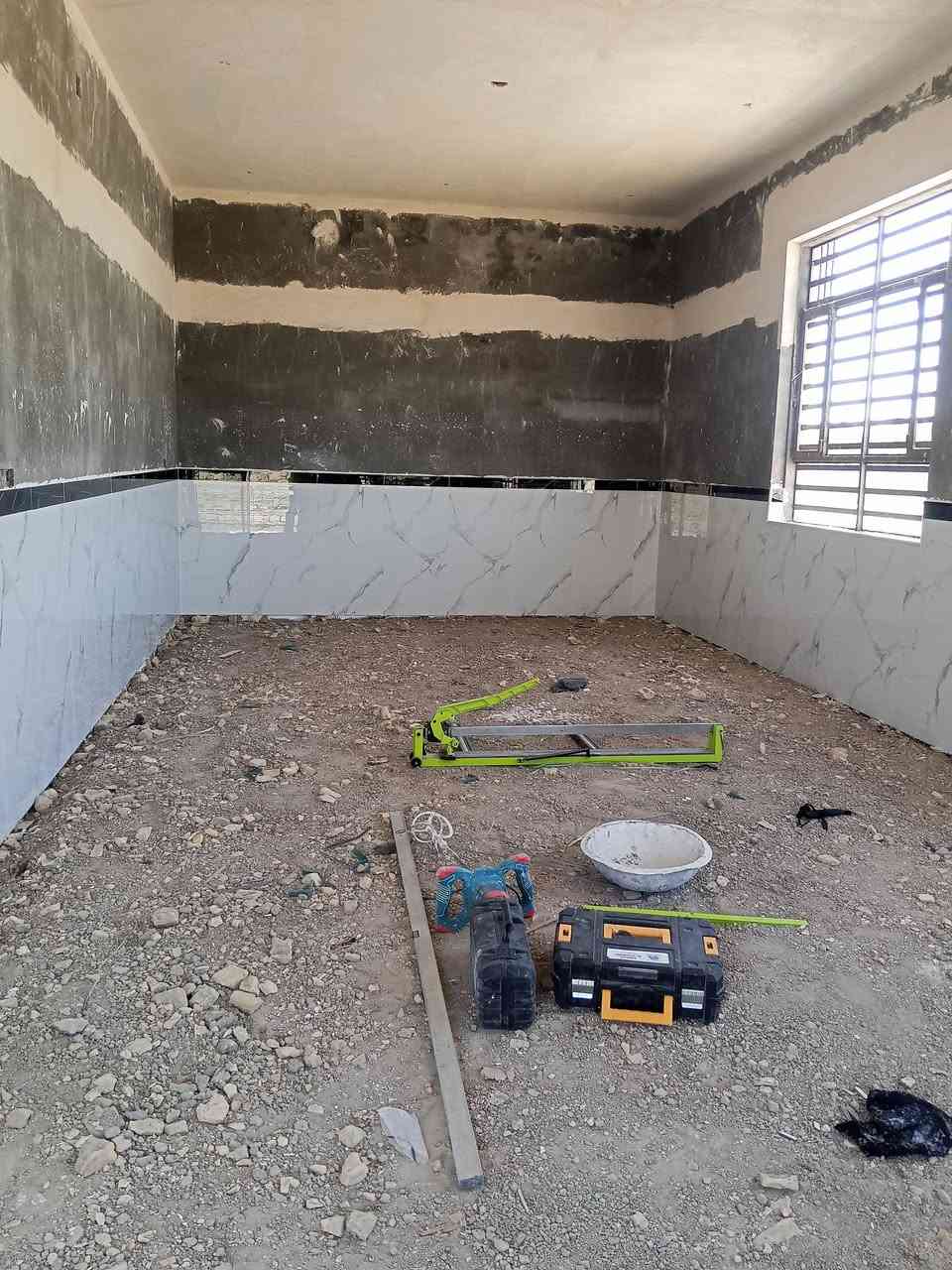 خادم انا جميع أنواع السيراميك الجداري ولارضي درجه أولا ع اليزر وستلام مهندس والتزام بلعمل ***********
