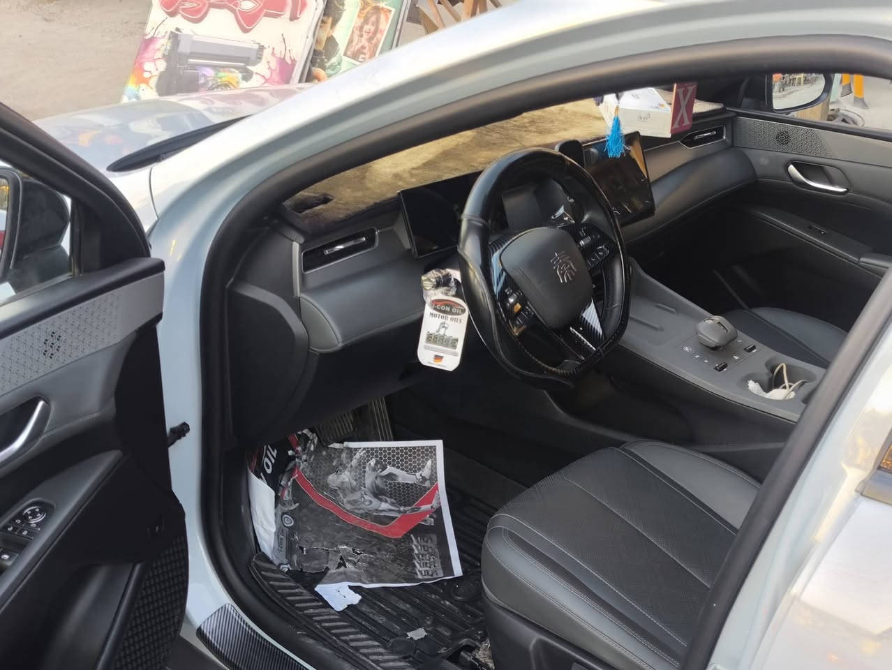 السلام عليكم للبيع او للمراوس BYD كن بلاص 2025 هايبرد  للبيع السياره طلعته
شاحنة اصلية مع كماليات وارضيات
ماشية 40الف  
مواصفات 
1 شاشه 
2 تحكمات استيرن 
3 مثبت سرعه
4 تشغيل عن بعد دخول ذكي 
5 بصمه 
الملاحضات 
طخا بداية البنيد و طخة خفيفة جاملغ امامي ودحجة جاملغ خلفي واصبع بداية باب خلف السائق لمعرفة التفاصيل
الاتصال ***********

السعر 120 ورقه وبيها مجال بسيط الشراي
