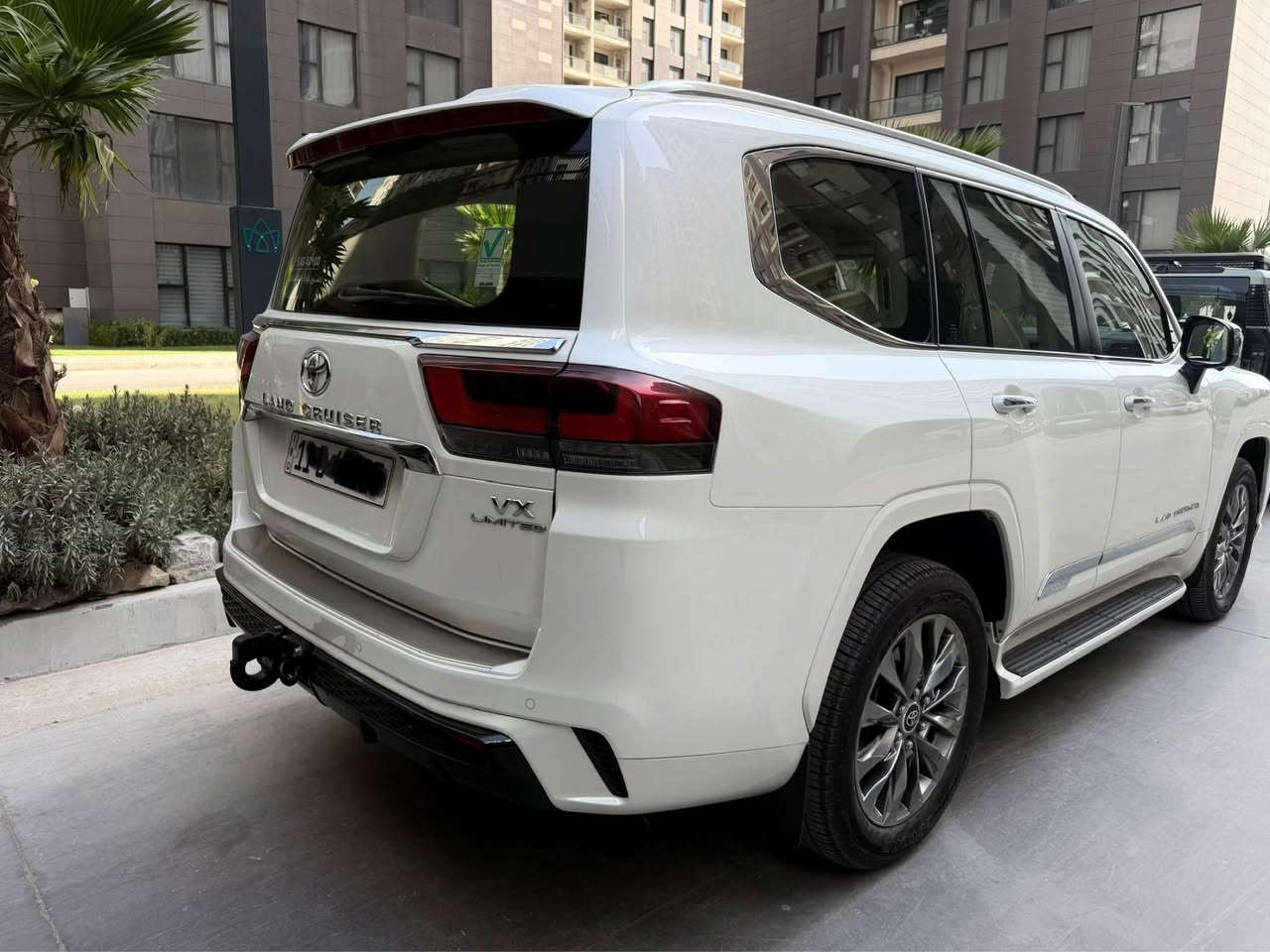 لاندكروز ساز 2024( VX  - لمتدد) SAS  ام الضمان  مغلفه (PPF ) رقم بغداد  بدون صبغ ولا بارد ولا اي حاله مكفوله كفاله عامه من اي ملاحضه ماشيه 36 الف كيلو الموصفات فول الفول السعر 75 الف دولار بيه مجال بسيط الرقم *********** بغداد, العراق
