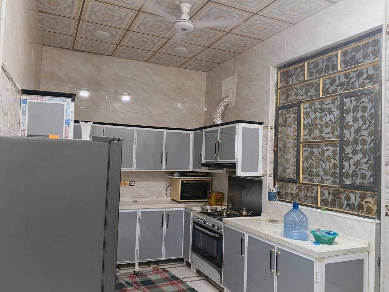 بيت سكني • ١٠٠م • غرفتين