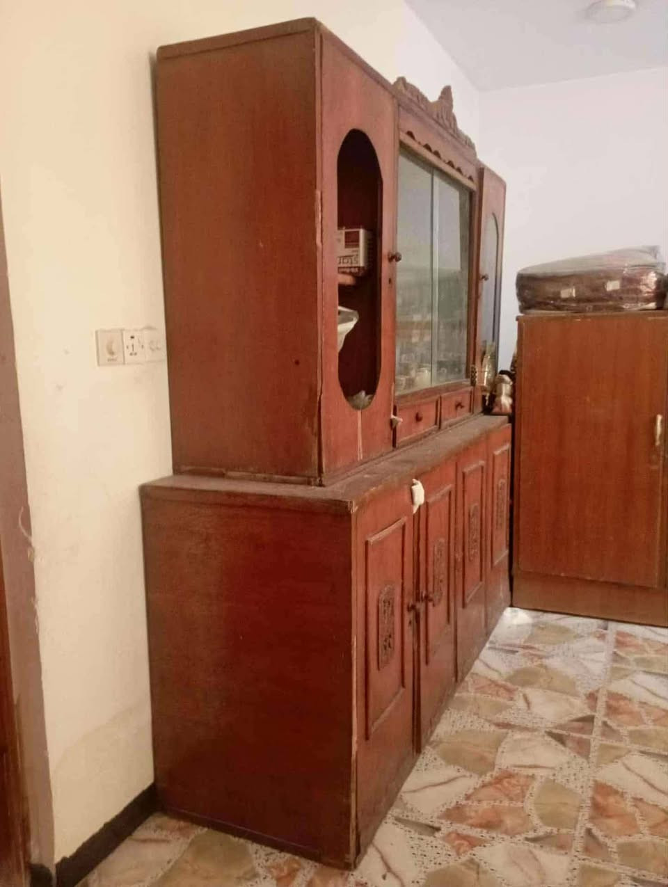 غراض بيت للبيع العنوان حله الاستفسار على الرقم ***********
