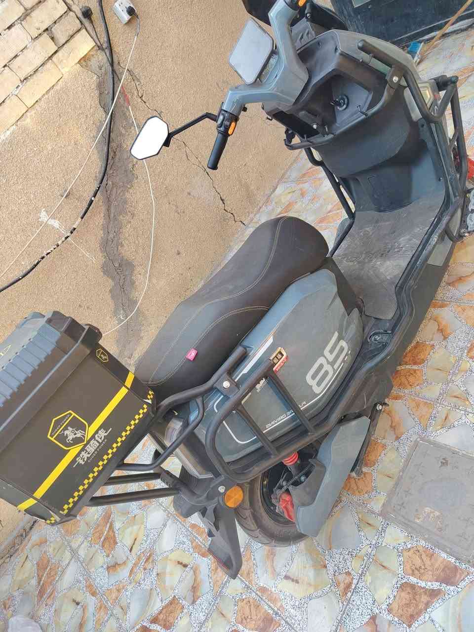 سلام عليكم موطور شحن صاعقه للبيع بطارياته مصطره يقرن ١١ موطور جديد فول السعر ٩٠٠ وبي مجال قليل مكان بغداد ابوغريب ***********
