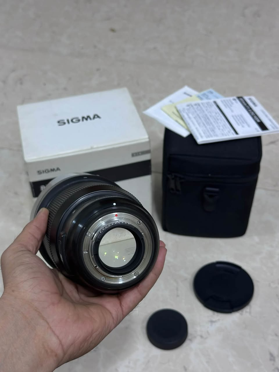 عدسة نيكون 85          mm f 1.4  Art
النضافة امام عينك استخدام قليل 
السعر 650 الف
