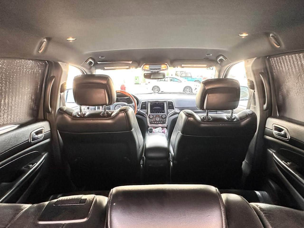 السلام عليكم
للبيع او مراوس 
Jeep Grand Cherokee Limited 2018
جيب جراند شيروكي ليميتد 2018
ماشيه 133 
سياره كفاله كير ومكينه حداديه وتخم تاير وتبريد كله 
جاهز  يعني بدون اي نقص 
رقم بغداد بسمي 
✅ المواصفات :
🎨 اللون: سلفر
🌍 وارد أمريكي
⚙️ محرك 3.6 لتر
🔩 6 سلندر
🛞 دفع AWD
💎 المواصفات:
رادار
توقف ذاتي عند التحذير
• شاشة لمس
• بلوتوث
• Android Auto
• كاميرا خلفيه 
• حساسات أمامية
• حساسات خلفية
• مقاعد جلد
• تحكم كهربائي بالمقاعد
• مثبت سرعة
• بصمة وتشغيل ذكي
• مكيف أوتوماتيك
• نظام تحكم بالمقود
✅ فئة ليمتد
✅ ما عدا الفتحة
صور حادث بالمنشور 
✅ جاملغ امامي وخلفي 
ولباب يمه صبغ يعني سياره 4 قطع بيها شرط بدون دواخل بدون ارباك 
 بدون دواخل 
مكاني بغداد بسمايه 
سعر 173 ورقه 
***********
