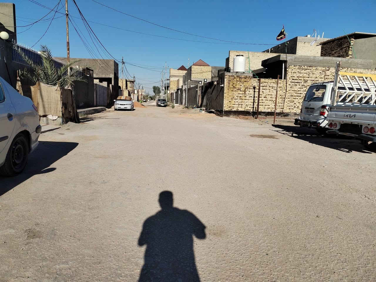 للبيع المساحه ٢٢٠م يحتوي على غرفتين نوم واستقبال كبير ٥ في ٩ وصاله ٥ في ٧ ومطبخ ٥ في ٤ وصحيات داخلية وخارجية كراج سياره مكشوفه عدد ٢ بناء طابوق اساس وسقف كونكريت البيت عالي عن الشارع تبليط بالباب مكان كلش راقي وهدؤ كافة الخدمات موجوده للعلم البيت مشمول بقرار الطابو العنوان الكوفة علوة الفحل شارع الزوار عمود ٥٢ وتنزل شارع تبليط قرب شارع الفلل السعر مناسب وبلاش للاستفسار الاتصال على الرقم *********** موجود واتساب
