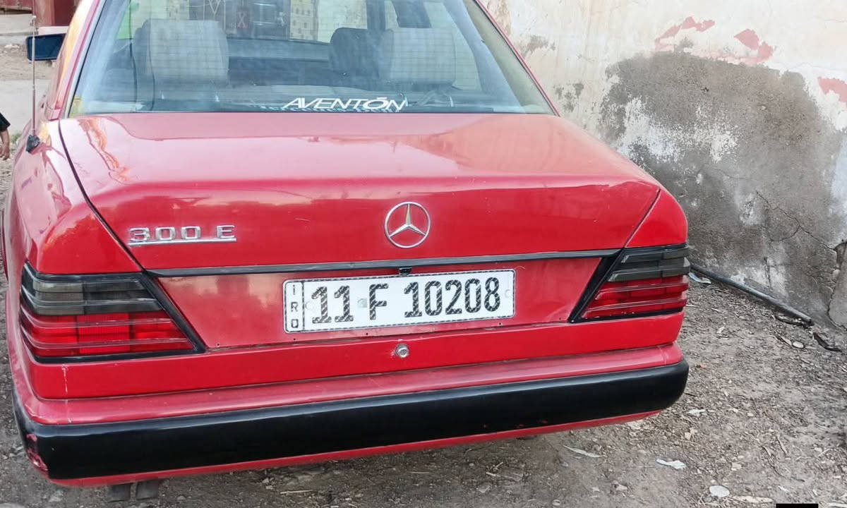 السلام عليكم مارسيدس دب موديل 90 محرك وكير خراطيم تبريد شغال اسلايت شغال بأسمي شخصيا سنويه لل29 حتى الهزه بعدهه مصاقطه عارظهه ب52وبيه مجال مكاني ديالى للاستفسار الاتصال *********** اوتساب0790350434
