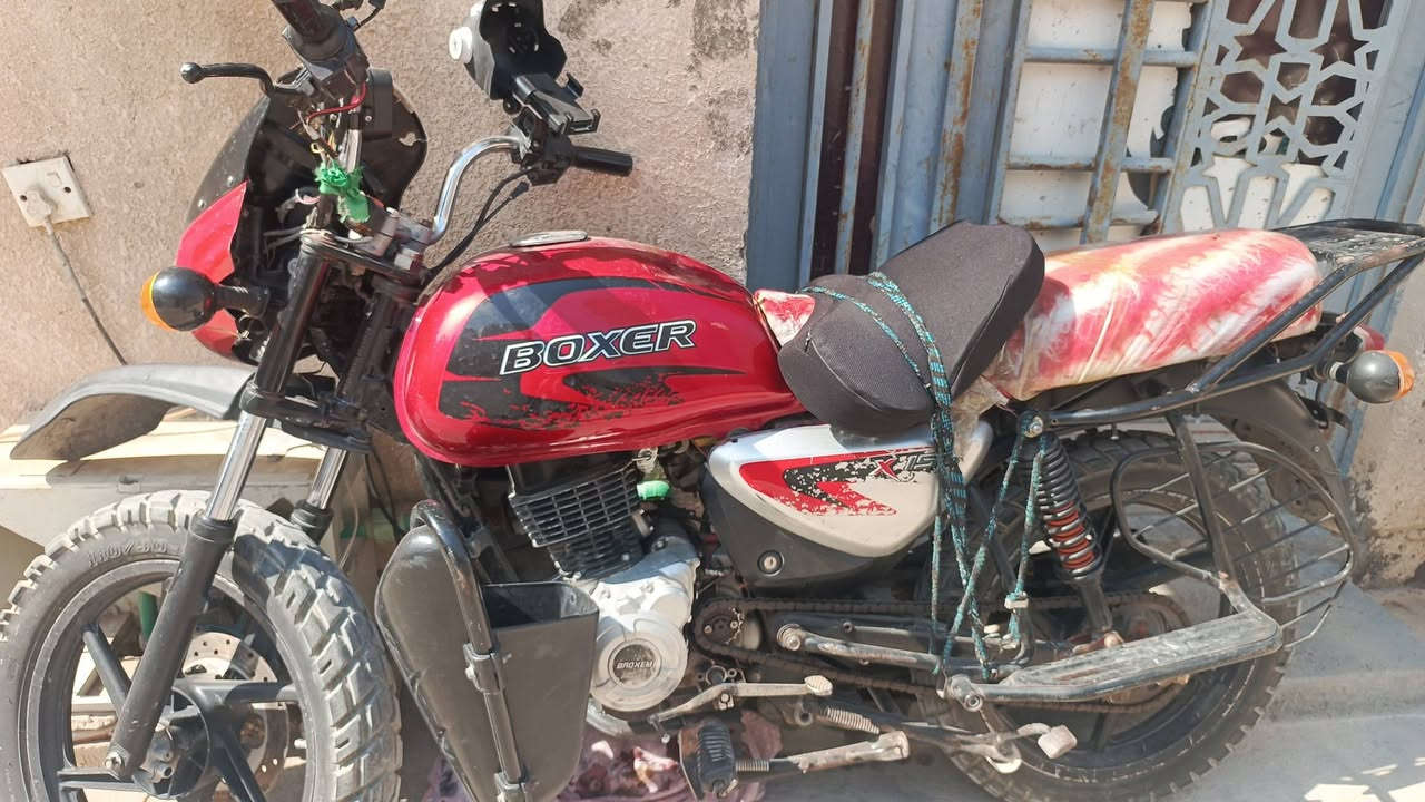 سلام عليكم ورحمه دراجه بوكسر مديل 23 كلك محرك محور 200 cc  اكاتب ألمشتري سرقة وعشاير سعرها 550 الف وبيها مجال حق الجيه يعني قفل ب500 مكاني كربلاء البوبيات لاستفسار ***********
