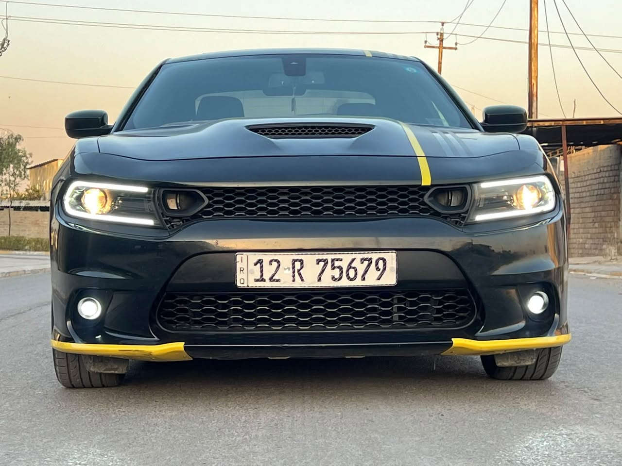 جارجر موديل 2023 Rtماكس
امريكي بيها جاملغ وبوند صبغ وشاصي اليسار 
وقبغ صندوق مبدل نفس اللون 
موصفات 
فول فتحه سقف 
ويل كروم 
تشغيل عن بعد 
وبيها جثير موصفات معروفه 
ماشية ٣٨ ميل
السياره راجعه شركه شرط مصروف عليها حيل 
طخم داير جديد 
رقم نينوى موقعها نينوى
سعرها ١٨١
الشراي يتصل
***********
