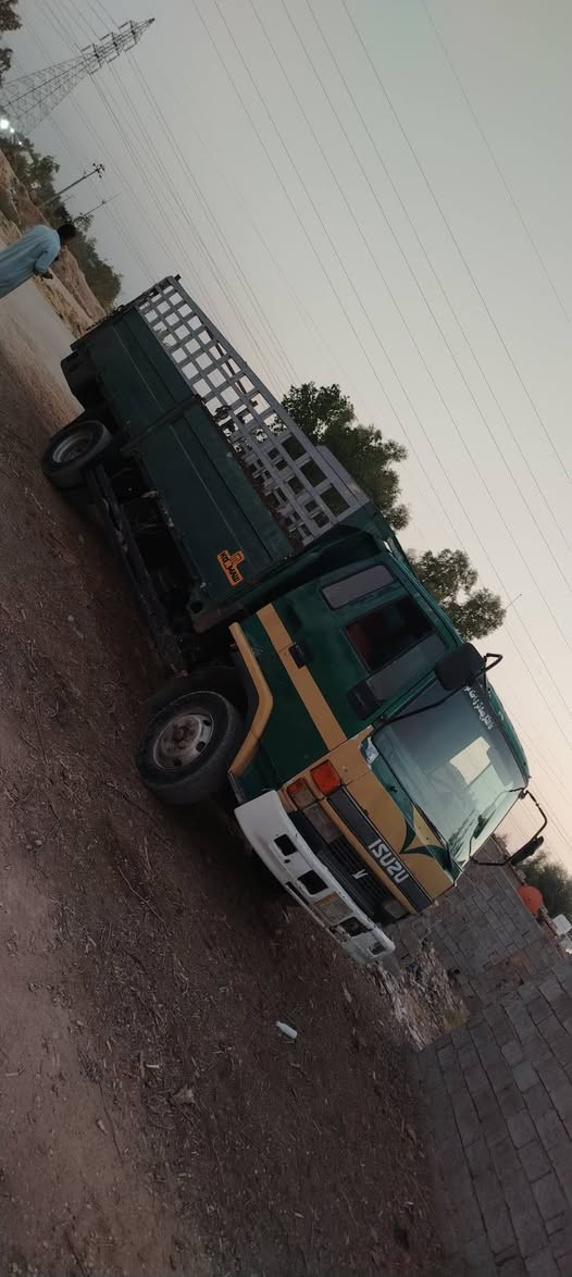 سلام عليكم عزوزه للبيع محرك 16 عادي قبق اسود ثانويه ل 29 19:30 رقم بصره مشروع وطني ***********.   السعر 70وبيهه مجال ⭐⭐⭐
