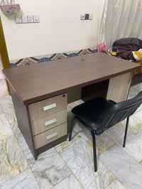 ميز مكتبي • مع كرسي • نظافة ٩٨٪