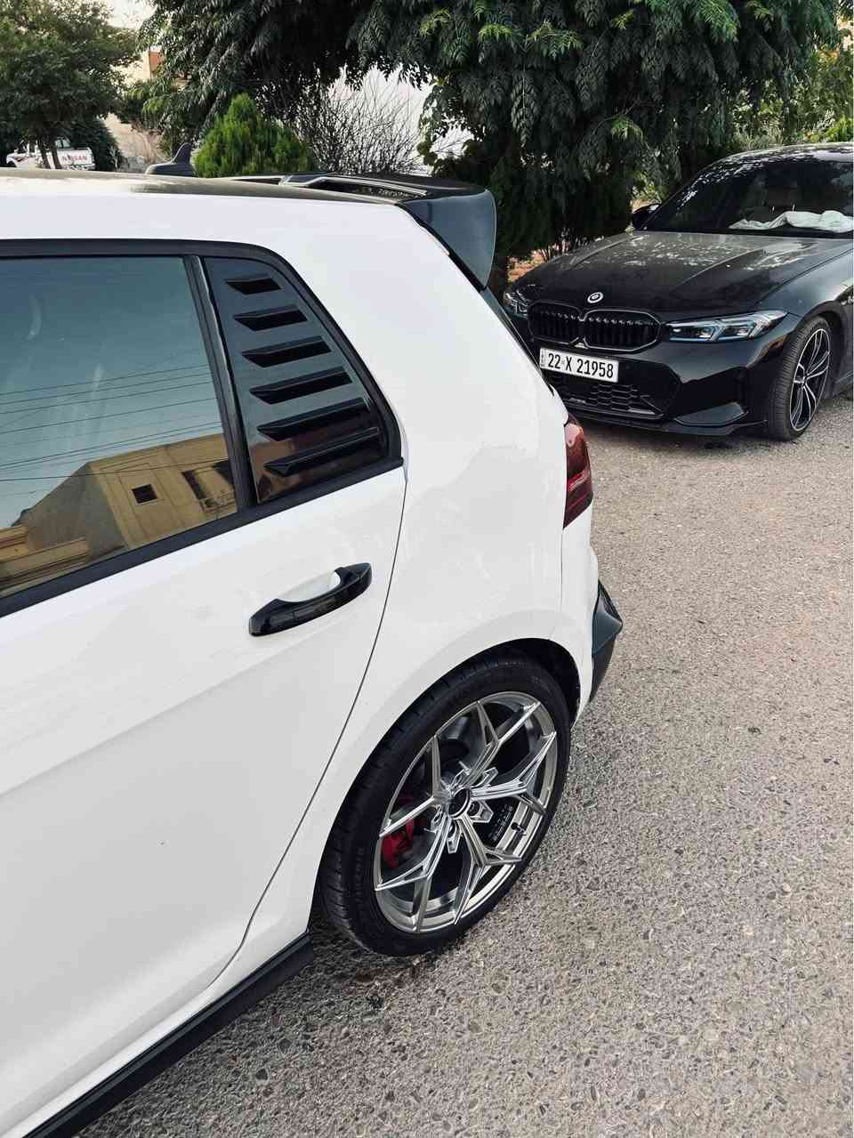 بِسْمِ اللَّـهِ الرَّحْمَـٰنِ الرَّحِيمِ
Golf GTIs 2017  🔥✈️ 

چامرخ و نیو دەرگای سبوخە 
کەمەک ناودەرکەی سبوخە
٢ pdr بچوکیش 
پێش و پشتی کەپسە 
ڕادێتە بیلادی بە شەرت حەماوە
یەک دینار مەسرەفی تێدا نیە
١١٢٠٠٠ هەزار ڕۆیشتوە   
………..
داون پایپ 
سیتەمی گزۆزی AK-47 خۆشترین سەوتی لە سەرە
بەرمەجەی سوکان یەک فڕە 
باک فایەر
لانج کۆنتڕۆل 
بەرمەجەی ٣ ماپ 
Stage 1+🔥🔥
کێڕ و مەکینەی بەشەرت فەقەت
قەپاخی کرایتەوە
تایە و ویلی نوێ و دەگمەنی لەسەرە 
داوای ١٢٨لێدەکەم مەجالی تێدایە 
شوێن/ هەولێر-کۆیە 
*********** أربيل, العراق
