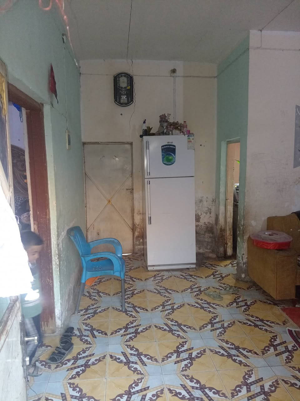 بيت للبيع زراعي مساحه ١٠٠م زديناويه حي الرحمن وبي فضله لكدام متر شارع مولد ال جادر بي ستقبال وصاله ومطبخ وغرفه وصحيات وكراج سعره ٣٠ للاستفسار اتصل ***********
