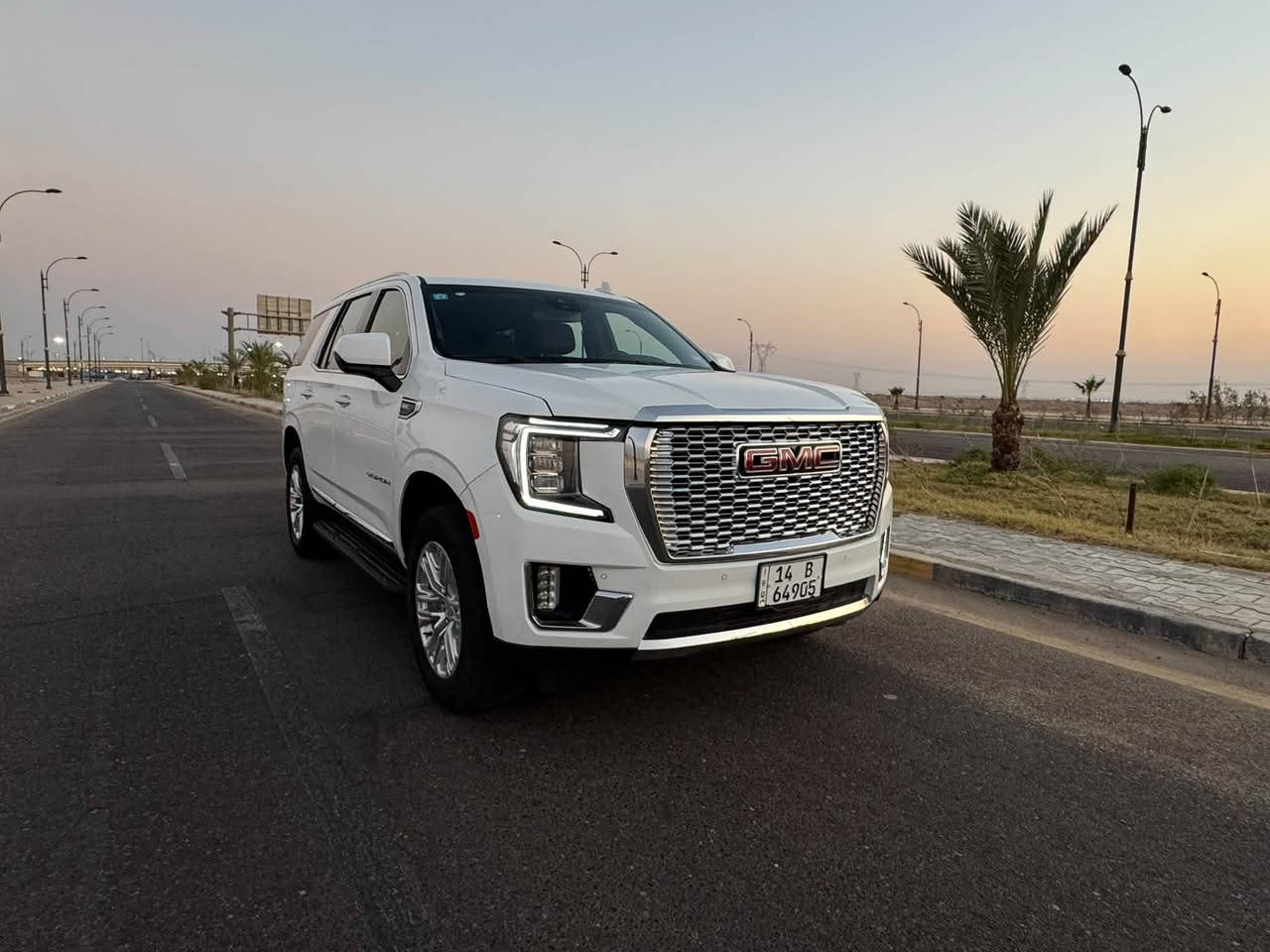 GMC Yukon SLT 2024 جمسي 
* محرك V8 5.3L
* دبل 4WD + دفع ثنائي 2H
* گير أوتوماتيك 10 سرعات
* 8 راكب
* دواخل جلد
* مقاعد أمامية تدفئة تبريد
* شاشة ومواصفات أمان متكاملة
* لون أبيض، شكل SLT
* رقم بصرة كتاب شهداء 
* حادثها 3 قطع چاملغين وبنيد
* مكان السيارة البصرة السعر 42,000$
* للأستفسار ***********
