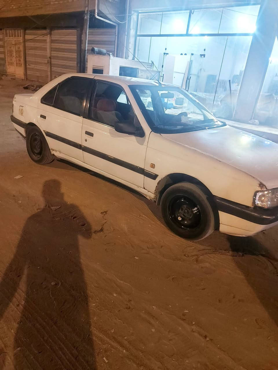 بيجو ٤٠٥للبيع 
موديل ١٢ 
محرك كير شرط
تبريد تدفئه شغال 
رقم نجف سياره بسمي 
سياره بيه بارد 
***********
