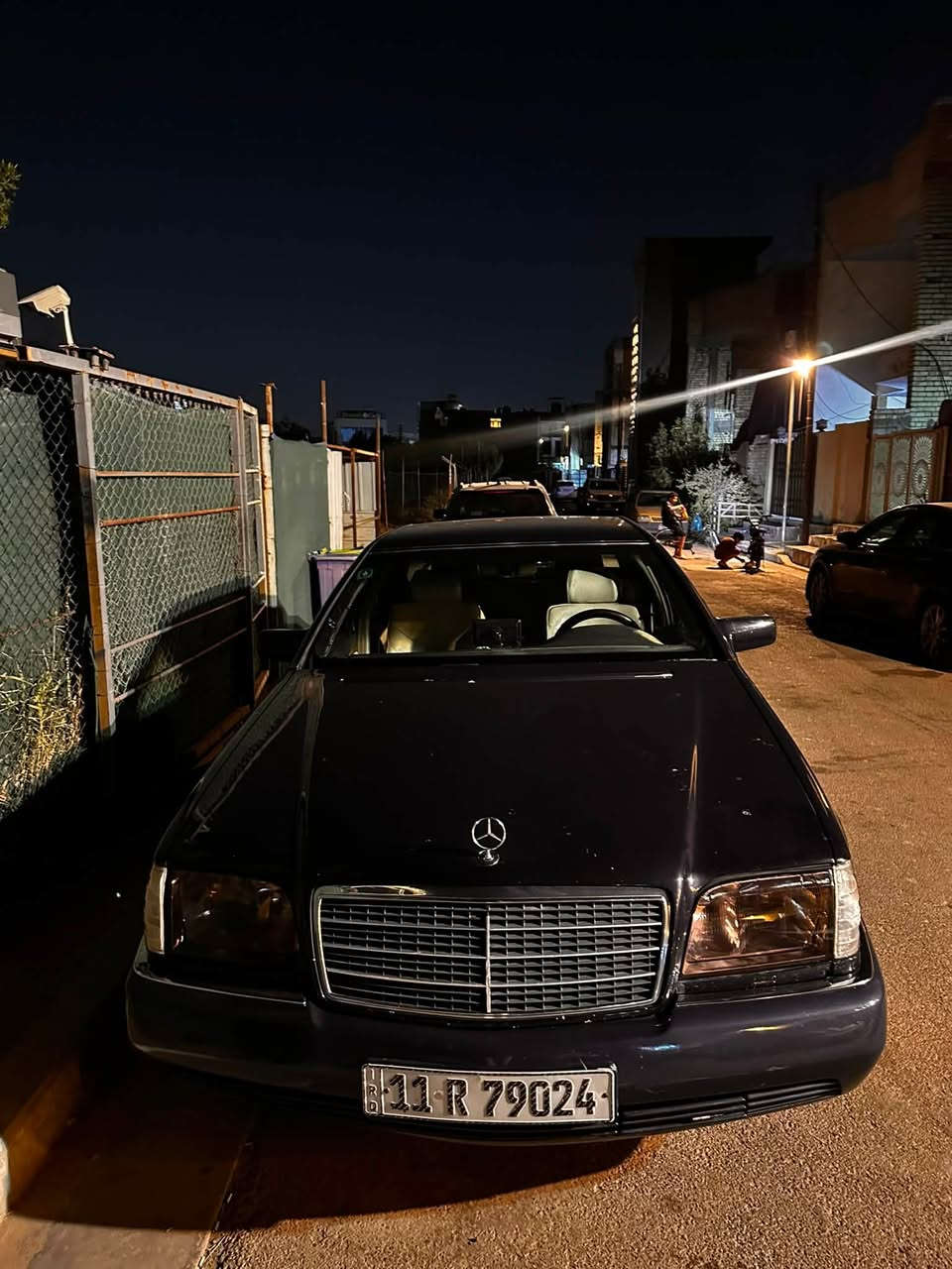 للبيع مارسدس شبيح s320
موديل 1994بأسم 
محرك3200خراطيم
الصدر شوي بيه صوت خفيف 
تخم تاير جديد 
كير هم جديد 
تبريد مايشتغل 
محرك زين مابيه لاتبخير ولاتنقيص
السيارة شغالة وجاهزة ترايك للبصرة 
السعر 58
مكاني بغداد حي الجهاد
***********
***********
