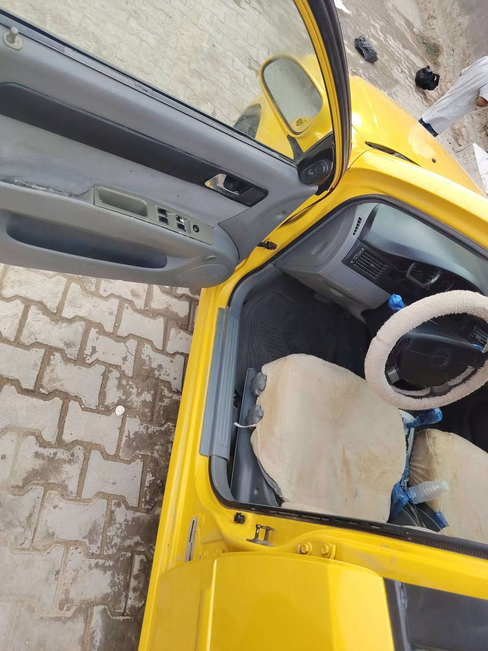 السلام عليكم، اوبترا موديل 11، مكينه وكير وتبريد وحدادية كله جاهز، رقم و سنوية جدد، هزة جديده، سيارة جاهزه لشارع، بيهه جاملغ أمامي مبدل فقط بدون دواخل وطخة بالجاملغ الخلفي بارد، سياره شواصي حوض جنطة كله سليم، مداور مباشر، السعر ٥٢ وبيهه مجال . مكان السيارة سماوة، للاستفسار ***********.
