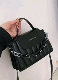 حقيبة نسائية • جلد صناعي • حقيبة كتف