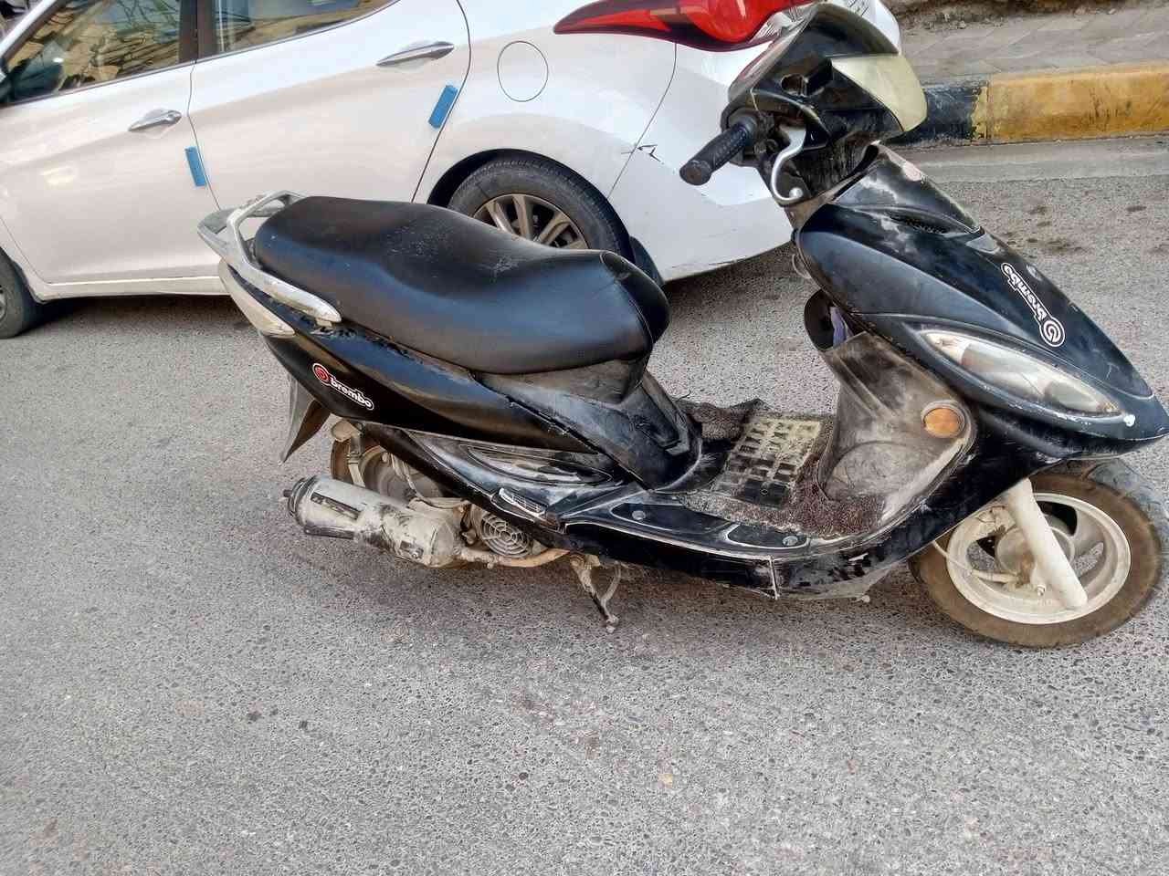 سلام عليكم كايمكو للبيع دراجة طافية ماعرف شبيهة وهية نوزل مو كابريتر ماعرف شبيهة نطفت عندي ابيع كوم حديد اخوان مراوس هم يرهم بدراجة شحن بانزين شعندك نزل بل تعليق اخوان مكاني رمادي اتمميم وهاذة رقمي *********** اسعر 200 بيهة مجال قليل
