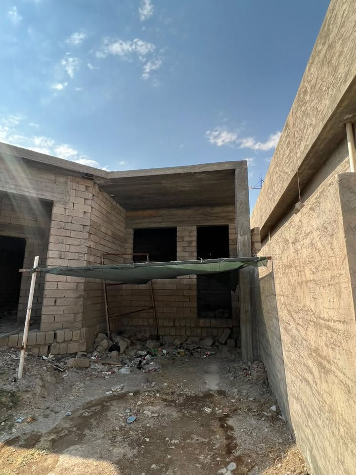 السلام عليكم بيت البيع بحي الفرسان عند جامع روف رحيم مساحه 200
سعره ب 33
رقم. ***********
