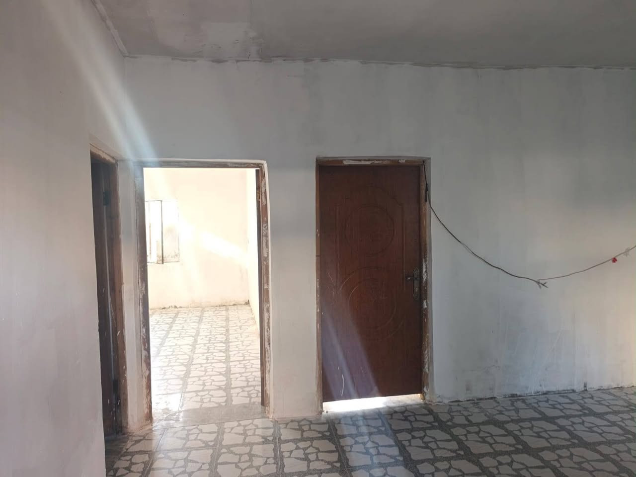 🏠 دار للبيع في حي النضال – المدائن

📍 موقع الدار قرب سوق المدائن

🔲 تفاصيل العقار:
🔳 المساحة: 180 متر مربع
🔳 جنس العقار: زراعي
🔳 العنوان: المدائن – حي النضال – قرب تقاطع حساني

🏡 مواصفات الدار:
▪️ غرفتا نوم
▪️ استقبال
▪️ صالة
▪️ مطبخ
▪️ صحيات داخلية وخارجية
▪️ كراج
▪️ حديقة

⚡ الخدمات المتوفرة:
ماء 🚰 | كهرباء ⚡ | تبليط 🛣️ | مجاري | إنترنت 🌐

💰 السعر: 30 مليون دينار عراقي
🔸 يوجد مجال بسيط للتفاوض

📞 للاستفسار أو معرفة المزيد:
☎️ ***********
☎️ ***********

📲 متوفر المراسلة عبر:
واتساب | ماسنجر | فايبر | تلكرام

🏢 أبو صهيب المولى للوساطة العقارية

