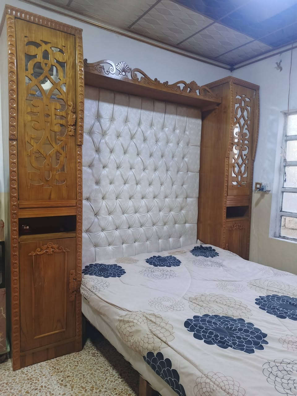سلام عليكم عندي هاي غرفة للبيع مستخدمة كم شهر بعدها جديدة ب700قفل  ومعاها شازلونا يم تخت وطبلة دوشمة بدون دوشك  عنوان موصل جانب الايسر***********‬‏
