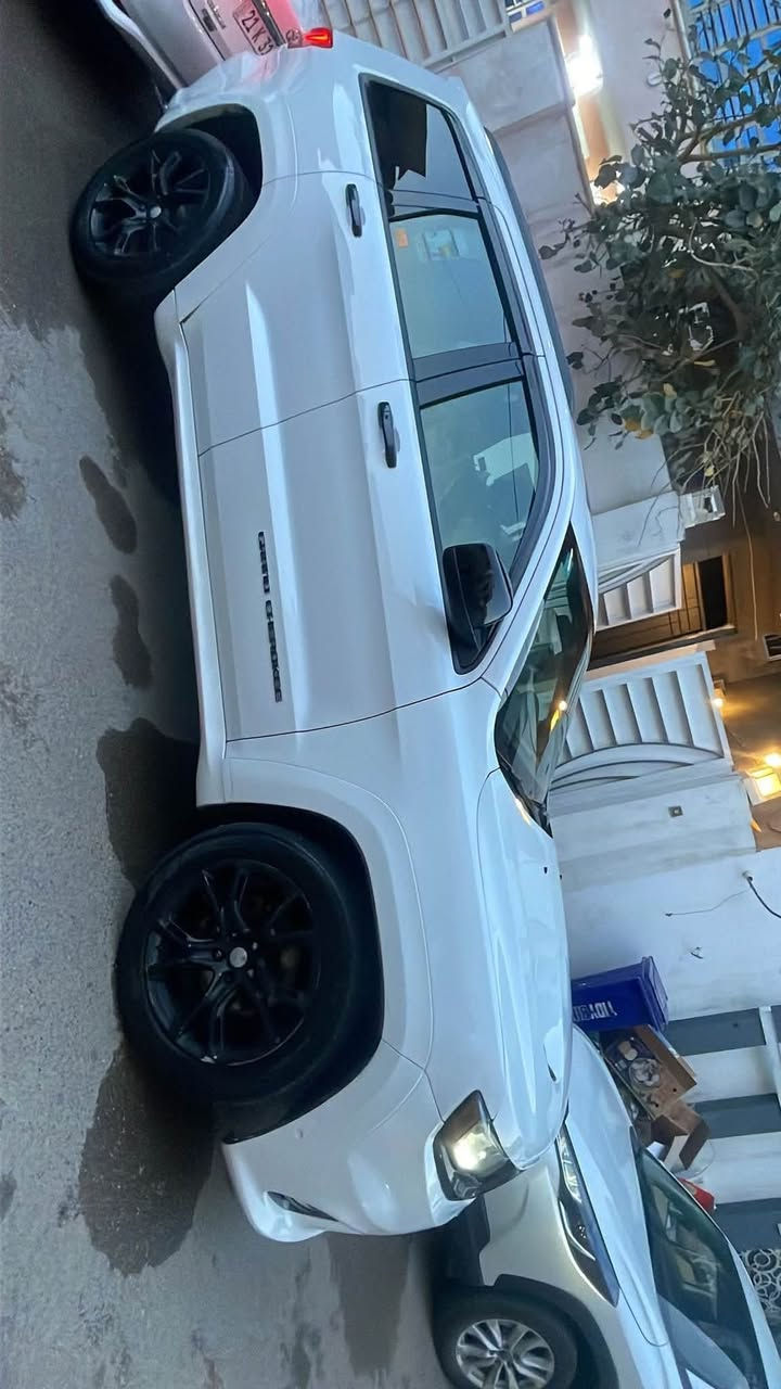 السلام عليكم جيب شيروكي ٢٠١٨  كت srt ووياله srt 
بصمه 
كشن كهرباء 
شاشه وسط 
جنطه كهرباء 
تشغيل عن بعد 
٦ سلندر مبدل بساتم ١٤ 
فتحه شكل بدون
بيع او مراوس ب لاندكروز/برادو/ تاهو 
مكان بغداد شارع الربيع مطعم هي هي 
 واتس***********
***********

