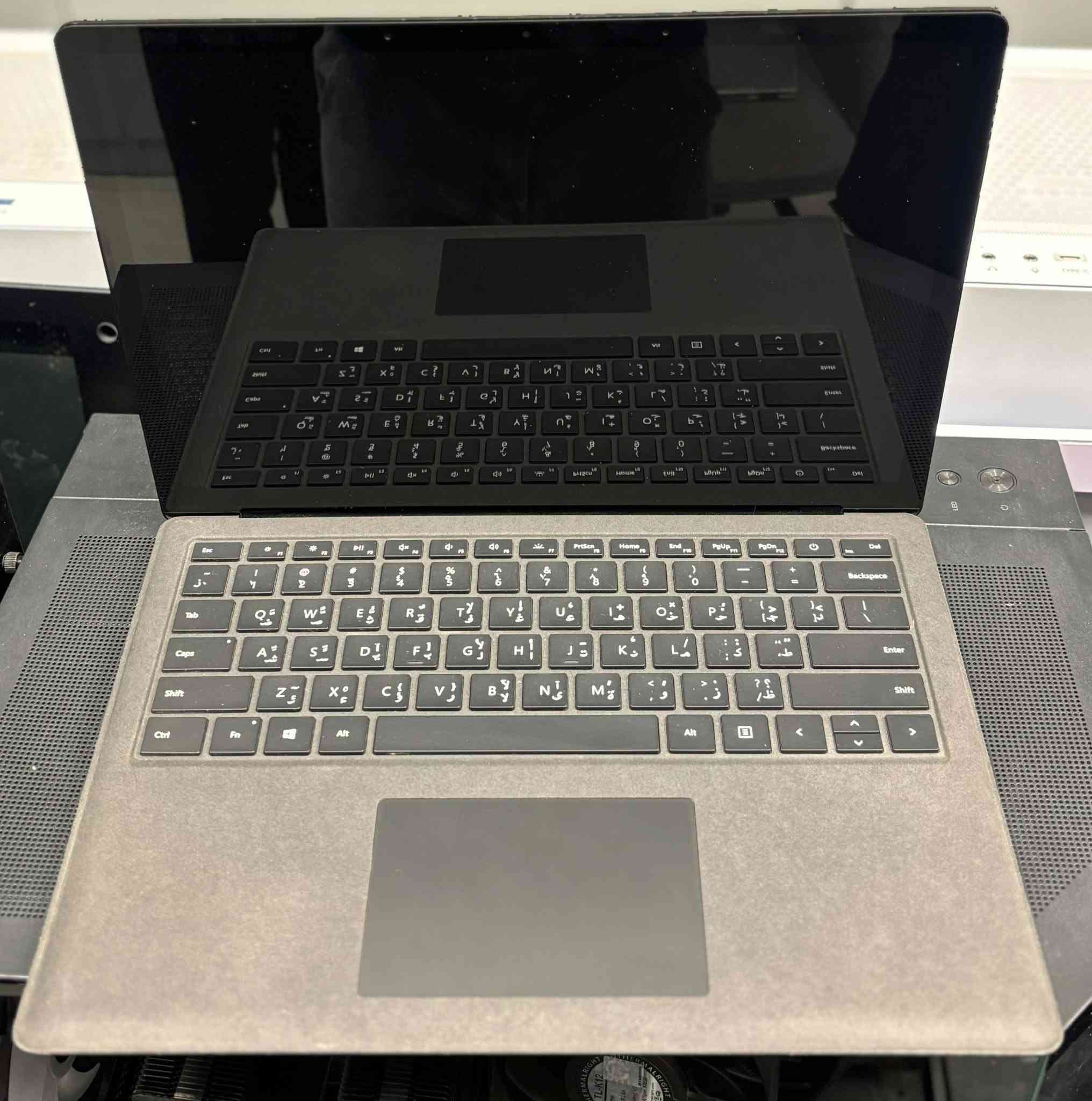 Surface • كور i7 • شاشة لمس 13.6 3K