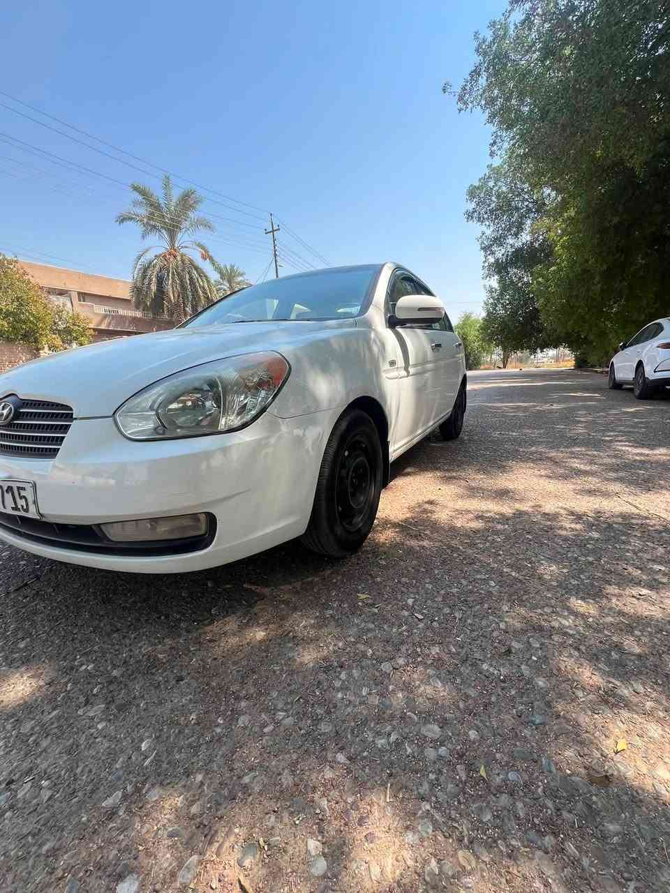 السلام عليكم
اكسنت موديل 11 للبيع خليجي 
بيها صبغ جاملغ وبنيد بدون دواخل 
السيارة عليها بوليش جديد وحمام 
مكاني بغداد الاتصال ***********
السعر 92
