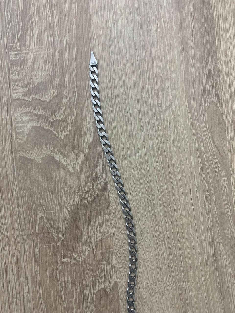 سلام عليكم شباب سوار فضة البيع ما موزنة سعر الغرام 2و750فضة اصلي والختم كبالك من تجي نوزنة سوية ونشوفة شكم غرام بس القفل مالة طايح متواجد فيس وتساب ***********
