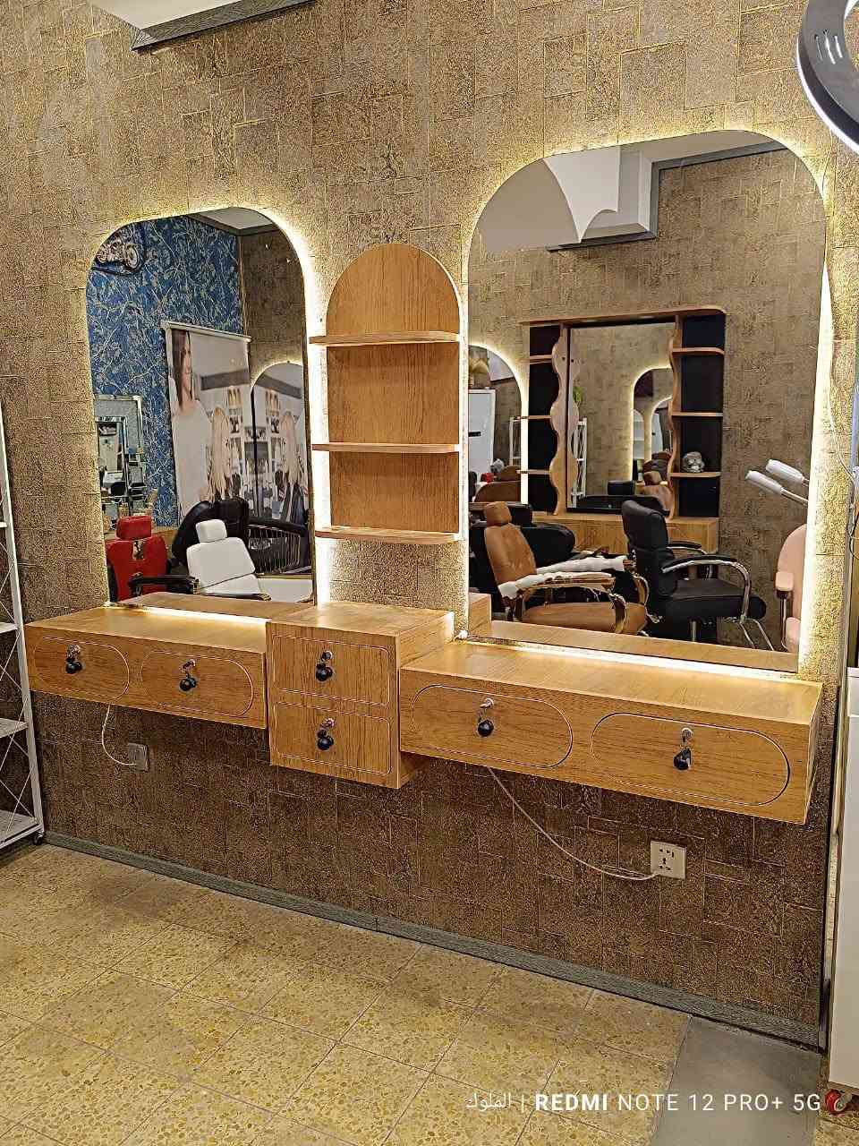عروض "الملوك" الحصرية لتجهيز صالونات الحلاقة! �
التشكيلة الكاملة لصالونك أصبحت متوفرة الآن بسعر  750 ألف فقط! 🔥
📦 تفاصيل العرض المتكامل:
ديكور كامل (متكون من 6 قطع أنيقة وعملية)
كرسي حلاقة فخم ومريح للعمل اليومي
تخم جلد بأحدث الموديلات العصرية
الألوان المتوفرة: (الأسود ◼️، الأبيض ⬜، الجوزي 🟫) لتناسب جميع الأذواق والديكورات.
📍 خدماتنا:
خدمة التوصيل متوفرة لجميع محافظات العراق. 🚚
📞 للحجز والاستفسار***********

نص مكتوب في الصور:
- الملوك | REDMI NOTE 12 PRO+ 5G
- الملوك لاثاث الصالونات
- الملوك
- الملوك لتجهيز الصالونات ***********
- REDMI NOTE 12 PRO+ 5G | الملوك
