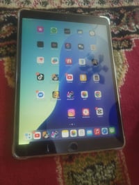 آيباد 8 • نظيف • بيه مجال