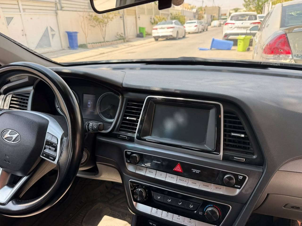 هونداي سوناتا 2019 
حادثها قطعتين باب السائق والجامغ 
اللون احمر غير محدود 
المواصفات se
محرك 4 سلندر 2400GDI 
شاشة وسطية
كاميرا خلفية
رادارات جانبيه 
نقطة عمياء
درايف مود
گير اوتوماتيك + عادي
تحكم ستيرن 
تبريد قطعتين
صندوق ذكي 
ويل كب
المسافة المقطوعة 80 الف mi
رقم السيارة اربيل
الرقم الجديد 
مكان السيارة النجف 
125 $ وبيها مجال بسيط
تفاصيل الاتصال على الرقم
 ***********
