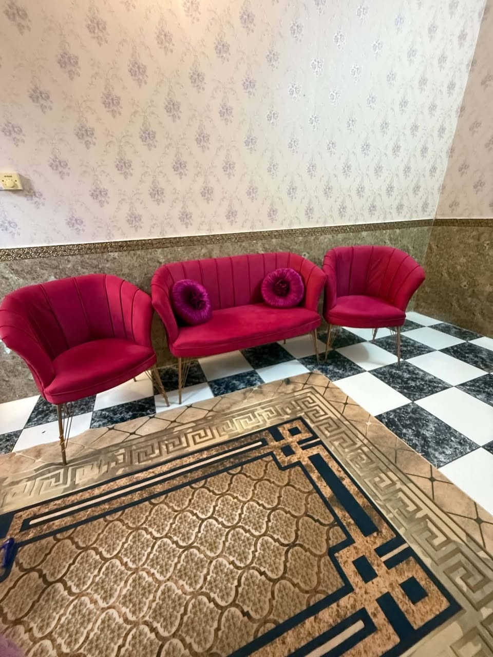 تخم استراحه للبيع بسعر ٢٠٠ الف للاستفسار الاتصال ع رقم ***********
