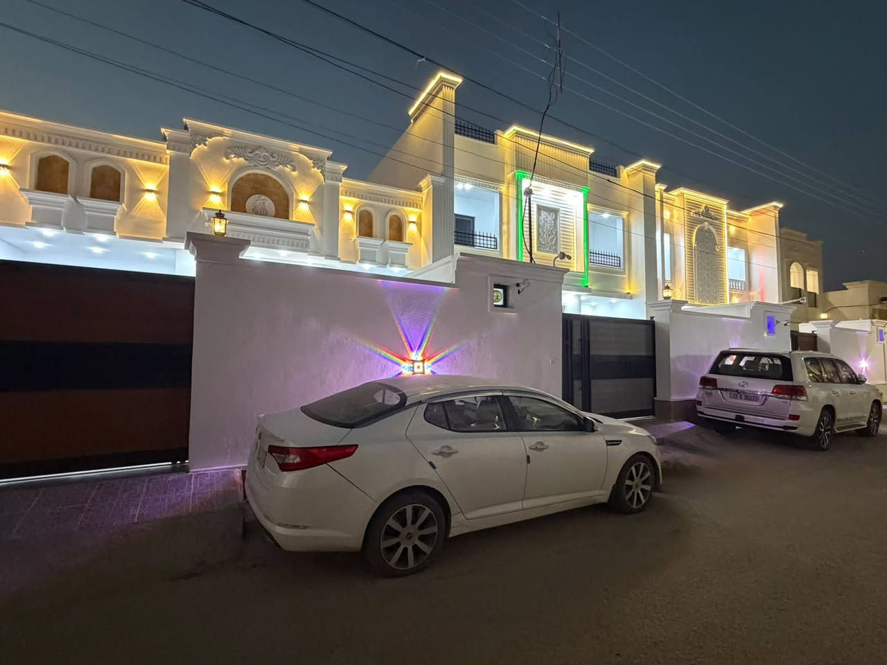 🏡 فرصة مميزة لاقتناء بيت راقٍ في موقع مميز – الرمادي شارع 40
إذا تبحث عن بيت جديد، راقٍ، وبموقع مميز يجمع بين فخامة البناء وحسن الموقع، فهذا العقار يستحق المشاهدة 👌

📍 الموقع: شارع 40 – قرب أثاث القند
📐 المساحة: 250 م²
🏠 الحالة: زيرو – غير مسكون نهائياً
🧱 نوع البناء: حجر درجة أولى
✨ البناء: مميز وراقي، مناسب لمن يبحث عن السكن والاستقرار بمستوى يليق به.

🔥 بيت جديد بانتظار أول ساكن…
موقع ممتاز، مساحة جيدة، وبناء من الحجر درجة أولى، ليكون خياراً مميزاً للسكن العائلي الراقي.

💰 السعر: 185 مليون دينار
🤝 قابل للتفاوض للجادين

📞 للاستفسار 
التواصل معنا - ***********
