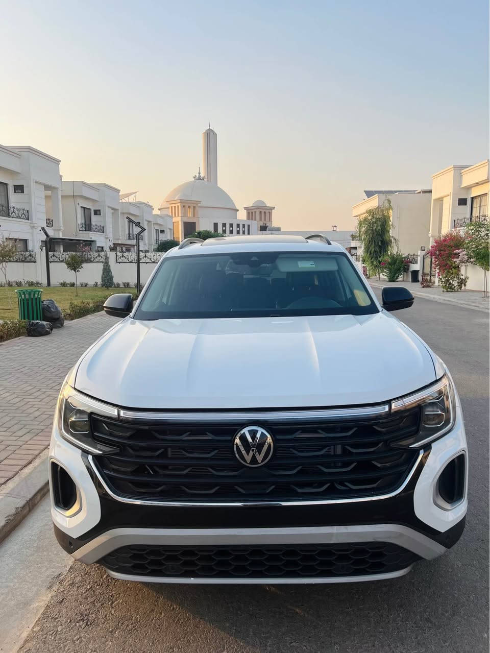 𝐀𝐓𝐋𝐀𝐒-PEAK 𝐄𝐃𝐈𝐓𝐈𝐎𝐍 
مودیل : 2024
عدد المقاعد : ٧ راکب
بدون صبغ ✅ بدون تبديل ✅ مكفولة كفالة عامة ✅
فقط مكانين صغير PDR
كافة الايرباكات سليمة 100%
ماشية 32 الف ميل فقط 
المواصفات :  داخل 27 لون 
PEAK 𝐄𝐃𝐈𝐓𝐈𝐎𝐍
فول فول مواصفات 1/1
فتحە سقف بـــانـــورمـــا
دبل اكسل دفع رباعي 
بــــردات ابواب بلادي
کیـــج الکـــترونـــی
ابواب بصـــمە
بصمە تشـــغـــیل 
تشغیل عن بعد (𝐑𝐄𝐌𝐎𝐓𝐄 𝐒𝐓𝐀𝐑𝐓)
شاشە دشبول دیجیتال
شحن وایـــرلیـــس
کـــامیـــرا
هاند بریك بصمە
اوتو هولد (𝐀𝐔𝐓𝐎 𝐇𝐎𝐋𝐃)
اوتو بارك (𝐀𝐔𝐓𝐎 𝐏𝐀𝐑𝐊)
اوتو ستارت (𝐀𝐔𝐓𝐎 𝐒𝐓𝐀𝐑𝐓)
اوتو ستوب (𝐀𝐔𝐓𝐎 𝐒𝐓𝐎𝐏)
رادار امامي (تحدید مسار)
رادار جانبي (نقاط عیماء)
رادار خلفي (التحذیر من الاصطدام)
حساسات امامي
حساسات جانبي
حساسات خلفي
نظام : 𝐆𝐏𝐒
نظام : 𝐄𝐂𝐎
نظام : 𝐂𝐎𝐌𝐅𝐎𝐑𝐓
نظام : 𝐒𝐏𝐎𝐑𝐓
نظام : 𝐂𝐔𝐒𝐓𝐎𝐌
نظام : SNOW❄️ 
كشنات جلد
كشنات كهرباء
كشنات تبريد
كشنات تدفئة
تحكمات استيرن
استيرن هيتر
تبريد لمس
تبريد مركزي
صندوق شفط کهرباء
لايتات (𝐋𝐄𝐃) دبل لید عدسة زینون بلادي
بکلایتات (𝐋𝐄𝐃) لید بلادي
ویل کروم بلاك بلادي
سيارة رقم كاتي تترقم شمالي لمدة ثلاث شهر 
مكان سيارة اربيل📍

 رقم بس واتساب☎️
***********
*********** أربيل, العراق
