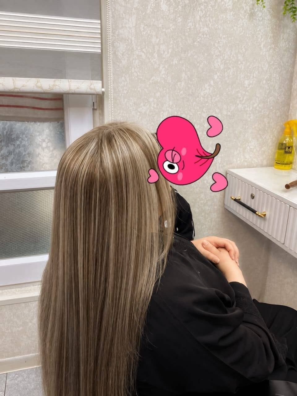 💇‍♀️حلاقه نونه للسيدات 💇‍♀️
يتواجد عدنا كلشي يخص المره 🥳😍
قسم البشره 😌🧴🧫
حفافه خيط وشمع  وتنظيف خفيف للبشره سنفره وقشير ب شفط الماسيّ كل هاذا ب ٧الالف فقط ❤️❤️‍🔥
تنضيف  عميق للبشره بجهاز الهيدروفيشل 🧴🫀
تنضيف خفيف للبشره  كلشي حلوه عدنا 🧽👯‍♀️
 جلسات درمابن ازاله التصبغات والكلف العميق 🙈🌚
جلسات لليزر  الكاربوني للتقشير الجلد الميت  ويساعد على تخفيف التصبغات 🥰😇
💞💞💞💞💞💞💞💞💞💞💞
💚💚💚💚💚💚💚💚💚💚💚
قسم الشعر 👱🏻‍♀️👩‍🦱
كل أنواع اصباغ الشعر  
المواد كلها اصليه  ابد ما بيها امونيه للشعر 
 صبغ + تخصيل + أوبري  حسب طلب الزبون 😇😇
تسريح الشعر بي ضمان 💯💯 ينغسل بنفس الوقت 
تسريح ومعالج الشعر ❤️‍🔥
قص الشعر 
شسوار 
وايفي 💞👩‍🦱👩‍🦱 
🤍🤍🤍🤍🤍🤍🤍🤍🤍🤍🤍مكياج تسريحات للعرايس والمناسبات 💄👩👱🏻‍♀️
💋💋💋💋💋💋💋💋💋💋💋
للحجز ☎️📞📱 ***********

نص مكتوب في الصور:
- حلاقه نونه