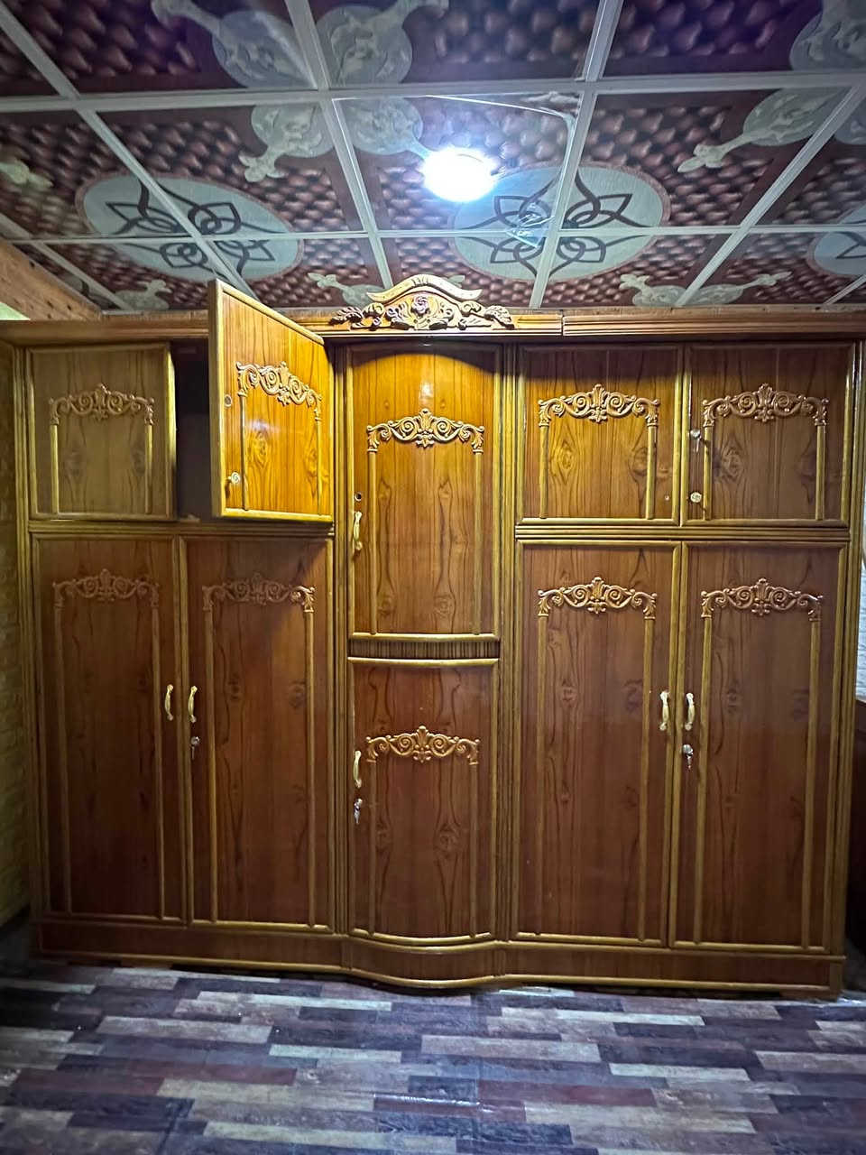 غرفة تسگام للبيع للاستفسار الاتصال على الرقم ***********
