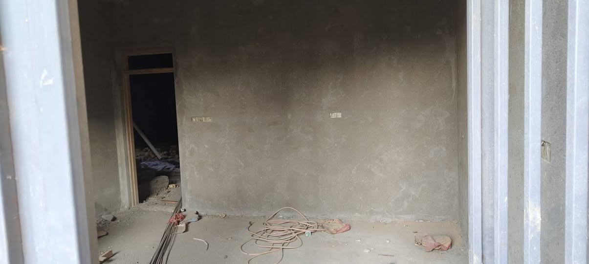 للبيع
السلام عليكم
بيت قيد الانشاء طابو  للبيع
المساحة 200 م الوجة 10 والنزال 20 
البناء طابقين البناء طابوق السقوف كونكريت صب مركزي 
شغل درجة اولى وجسور مخفية ابو 16
الطابق الاول صالة حرف L + غرفة نوم 4×5 + مطبخ 7×5 مع الحار + ديوانية 8×5 +صحيات خارجية وداخلية 
ملبوخ ماسس ماء كرباء بوري مجاري ارضية صب 
الطابق الثاني 
غرفة فوق الديوانية 
وغرفة فوق المطبخ 
وغرفتين 4×5 
وصالة 
وصحيات
ماسس ماء مجاري كهرباء بوري 
حسب ما موضح بالصور 
البيت مطلوب اسكان 50 بالشهر 349 الف 
السعر المطلوب 95 والاسكان عليك 
الفضلية شارع اربعين قرب البطاقة الوطنية 
الفرع المقابل مفوضية الانتخابات
البيع او مراوس حسب القناعة
الاتصال او واتساب  ***********
