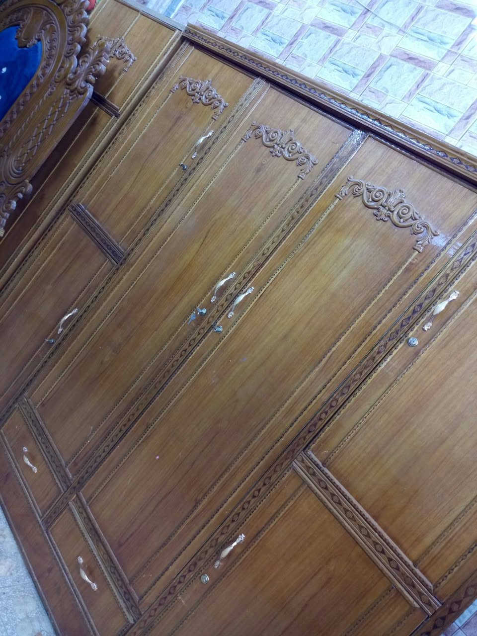 السلام عليكم 
غرفه4 ابواب نظيفه سعر 500بيه مجال وابيع حسب الطلب 
بوفيه صاج نظيفه سعر 100 بيه مجال 
مكان بغداد المشتل.. شراي واتساب ***********
